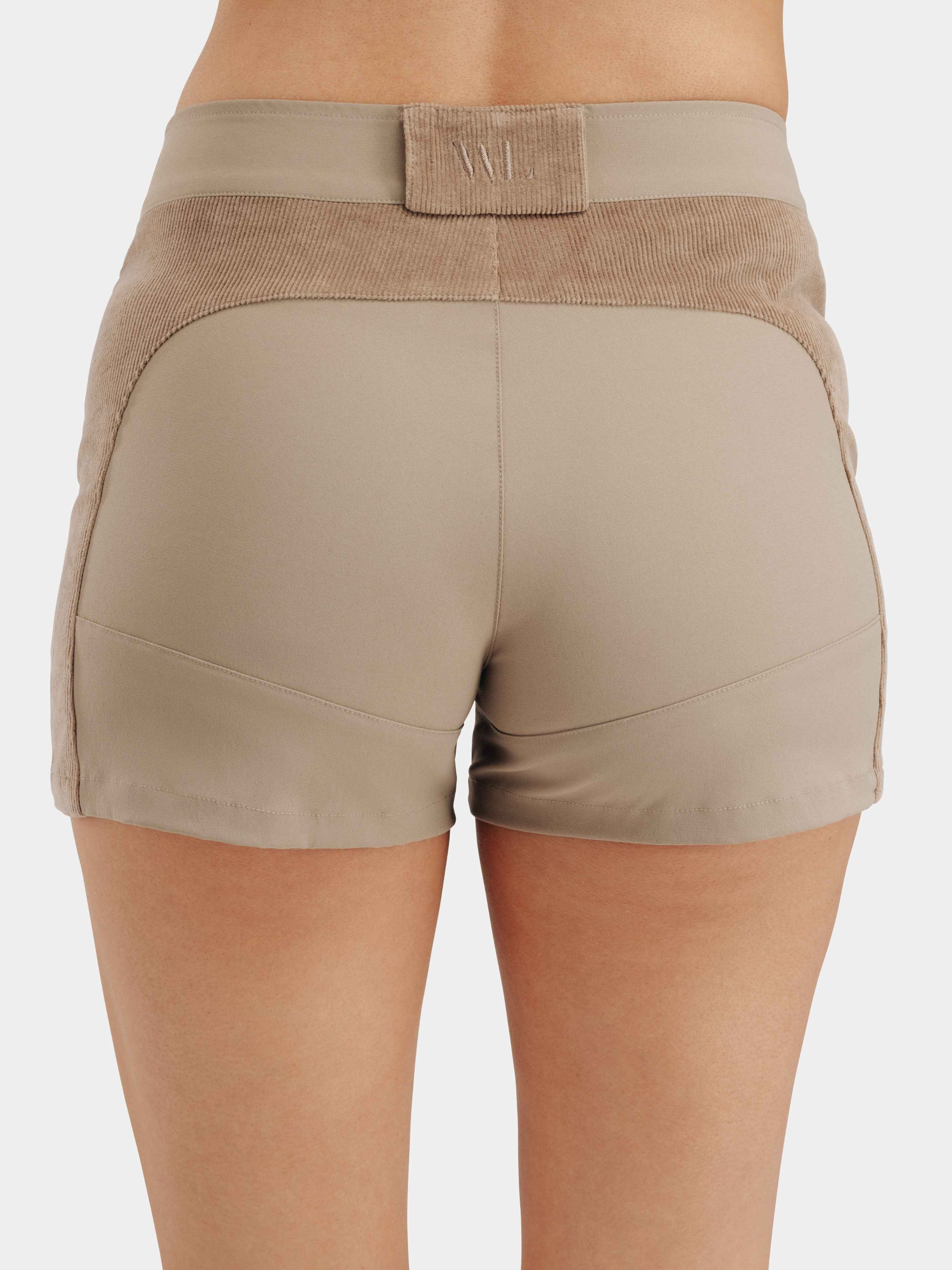 Romsdalseggen Cord Shorts  Driftwood