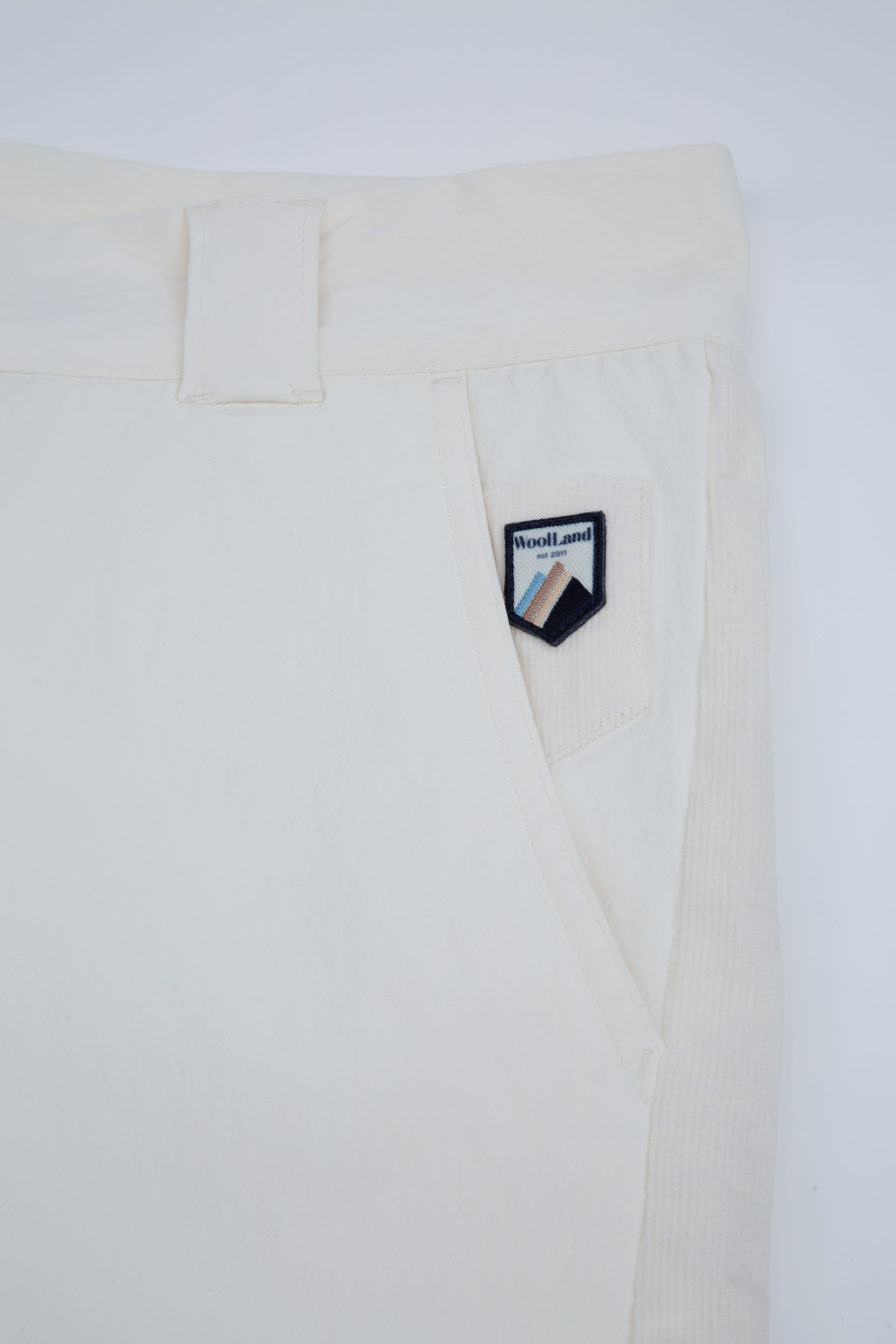 Romsdalseggen Cord Shorts  Snow White