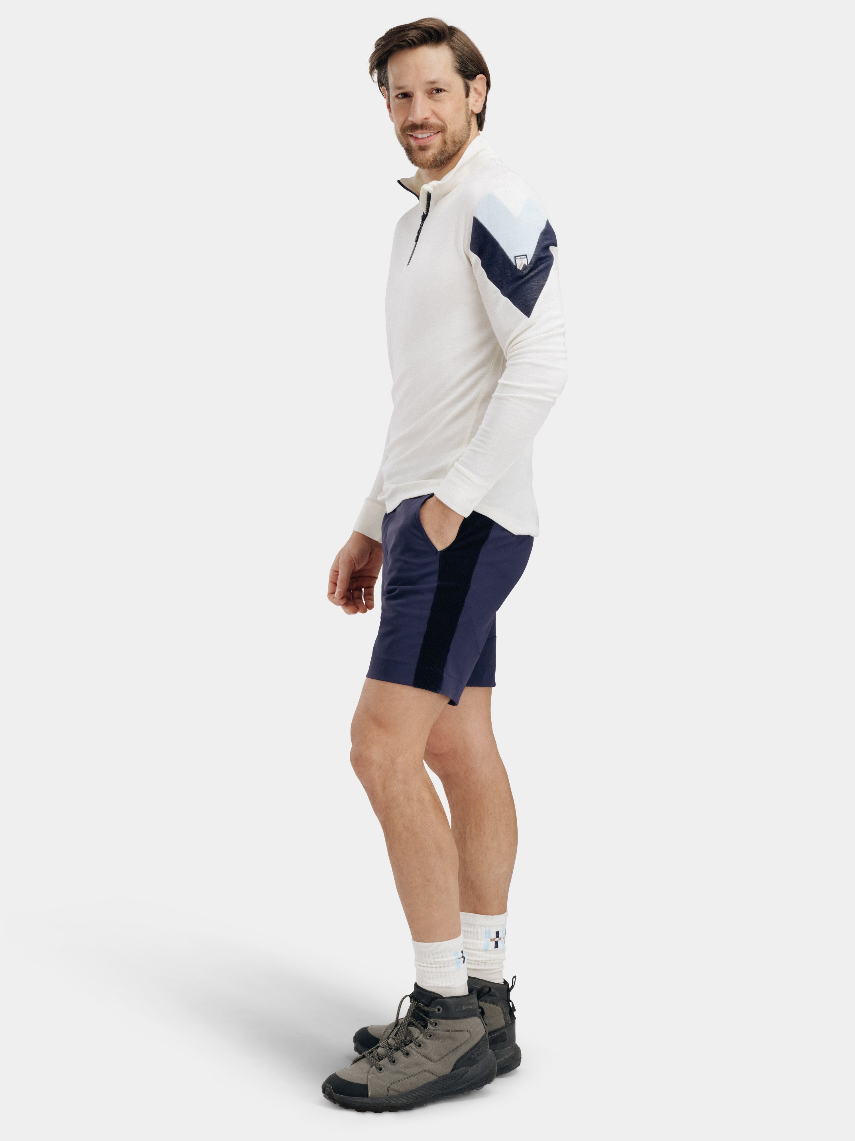 Romsdalseggen Cord Shorts  Blue Ink