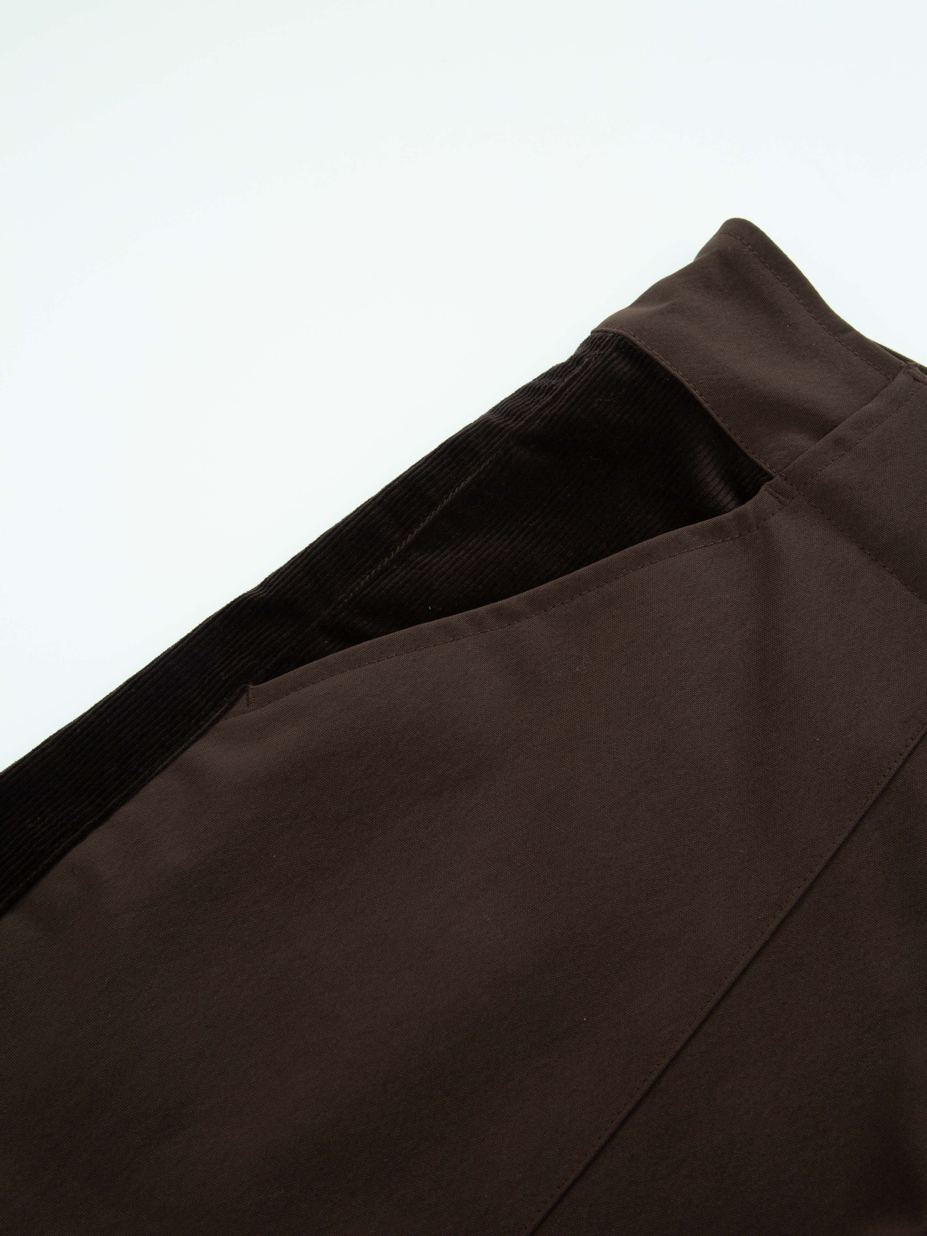 Romsdalseggen 3" Cord Shorts  Hot Fudge