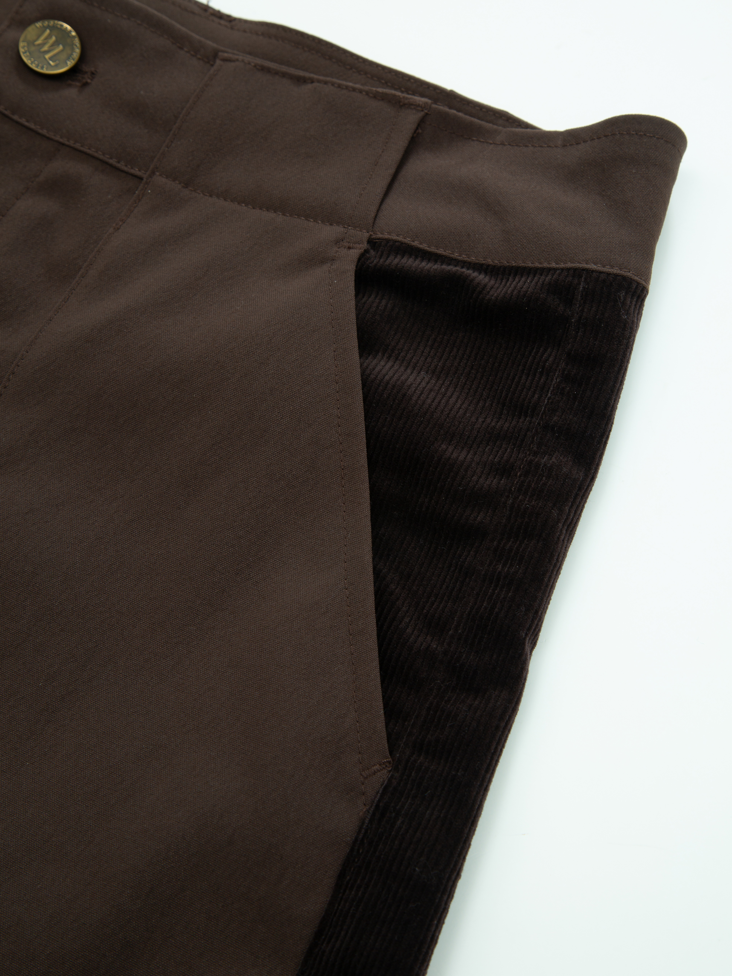 Romsdalseggen 3" Cord Shorts  Hot Fudge